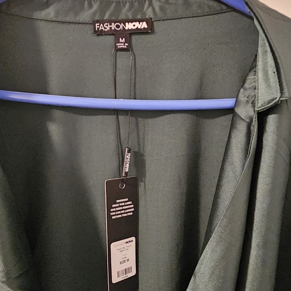 *NWT* Fashion Nova - Touch By Touch Satin Top - Hunter Green - Picture 4 of 9